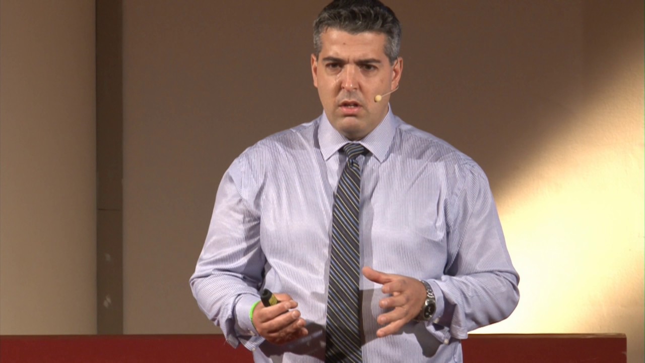 Salida de emergencia | Ariel Pérez | TEDxUCA