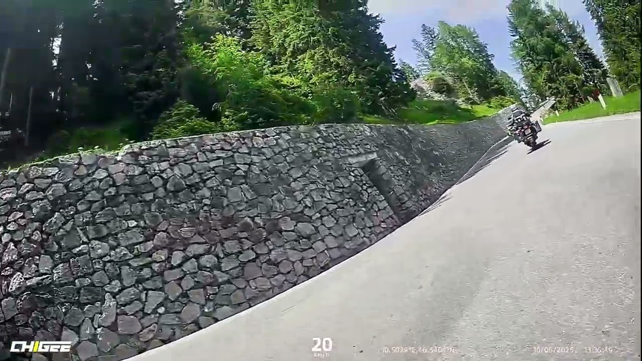 Passo Stelvio: A conquista das 48 curvas lendárias. Stelvio Pass: Conquering the 48 legendary curves