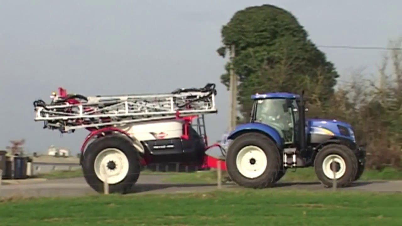 KUHN METRIS 2   Trailed agricultural sprayers In action