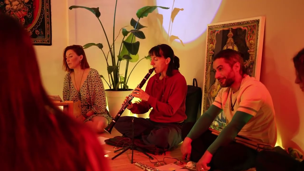 ✨SOMOS KiRTAN✨ Lakshmi I choose to live in love by Sam Garret.