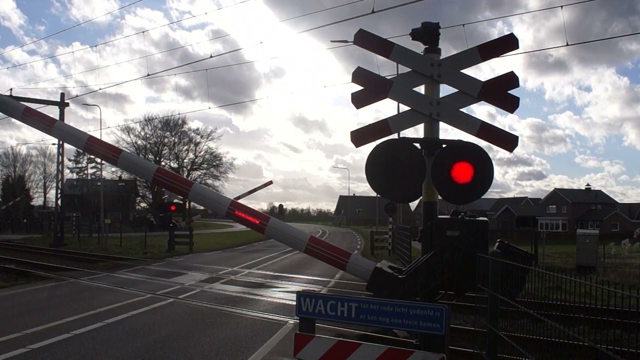 Spoorwegovergang Wijhe // Dutch Railroad Crossing