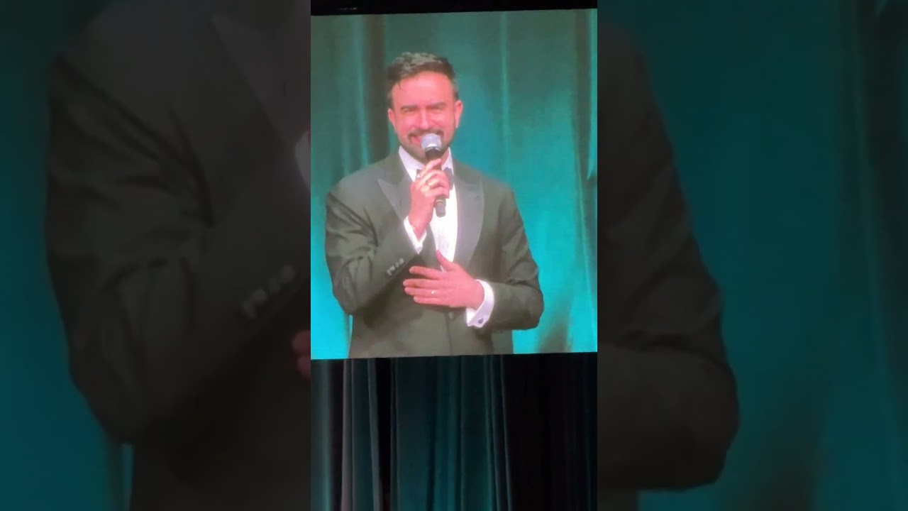 Смотрите, как Зоран Мамдани высмеивает политиков на комедийном шоу Press Comedy Show #короткометр...