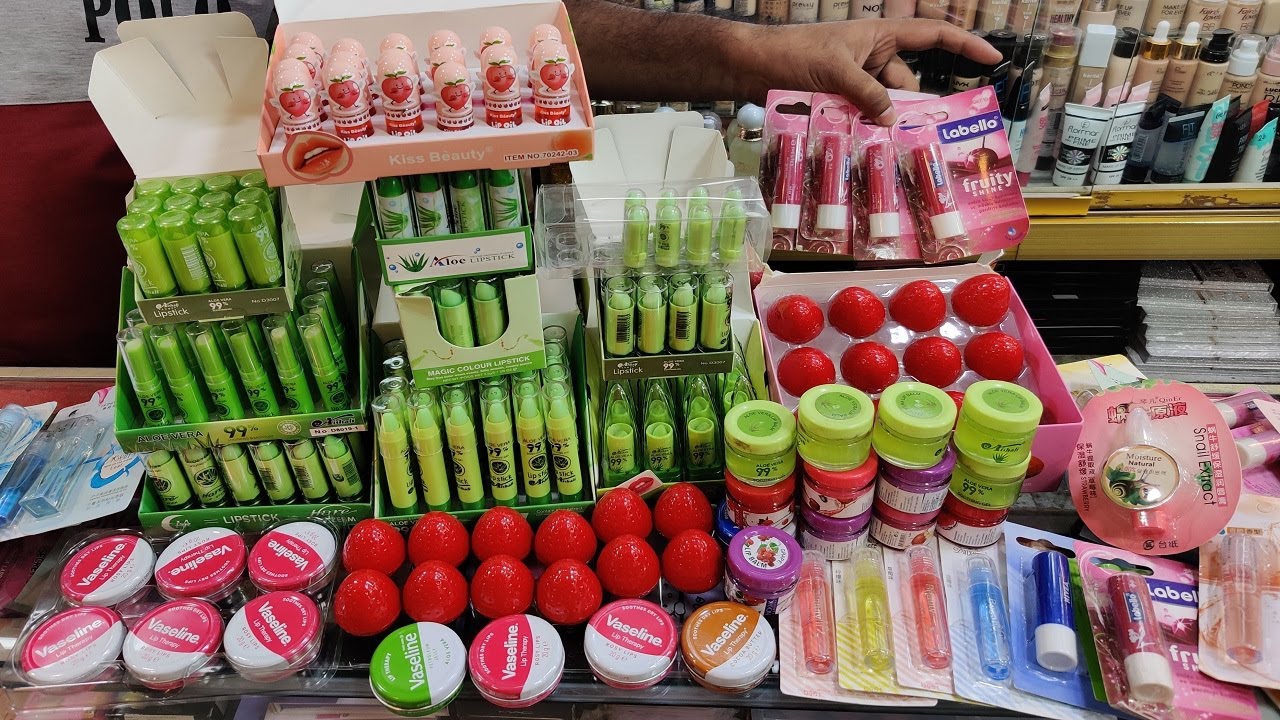 শীতে ঠোঁটের যত্নে লিপবাম/লিপঅয়েল || Lip Balm/Lip oil/lipstick Collection || কমদামে লিপস্টিক/লিপবাম