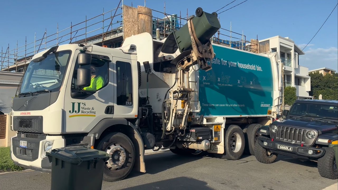 23LN on Gold Coast garbage 