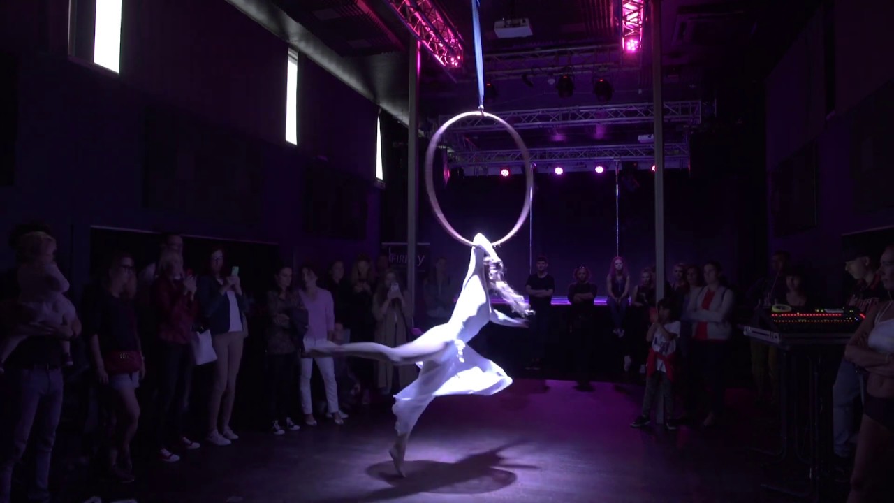 Eliska Homolkova   Summer party Firefly   2019 Cargo Gallery
