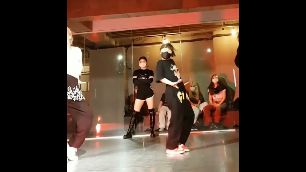 마피아인더모닝 추는 수강생들 지켜보는 ygx 리정 선생님 ㄷㄷㄷ
