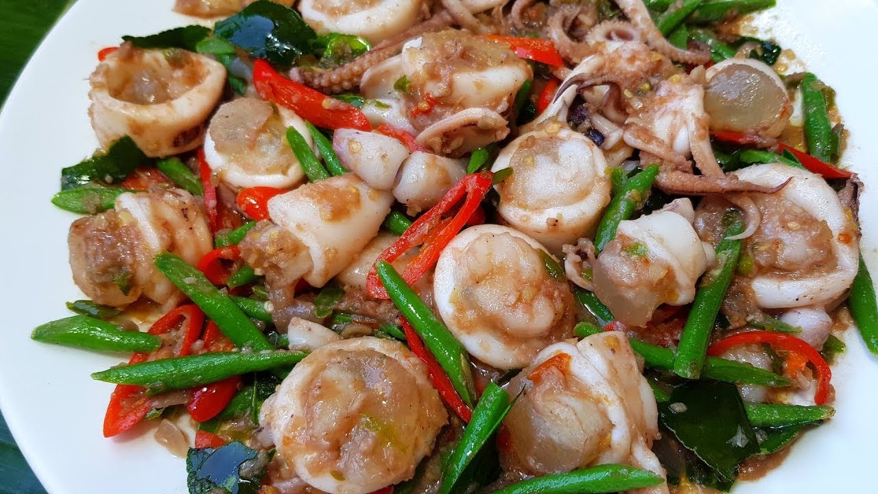 กับข้าวกับปลาโอ 617 : หมึกไข่ผัดกะปิ วิธีผัดหมึกไข่ให้สวย ไม่หลุดไม่คาว  Thai stir fried squid