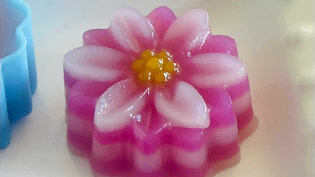 Qhia ua Khau noom Paj layer ( khaub noom Chan)