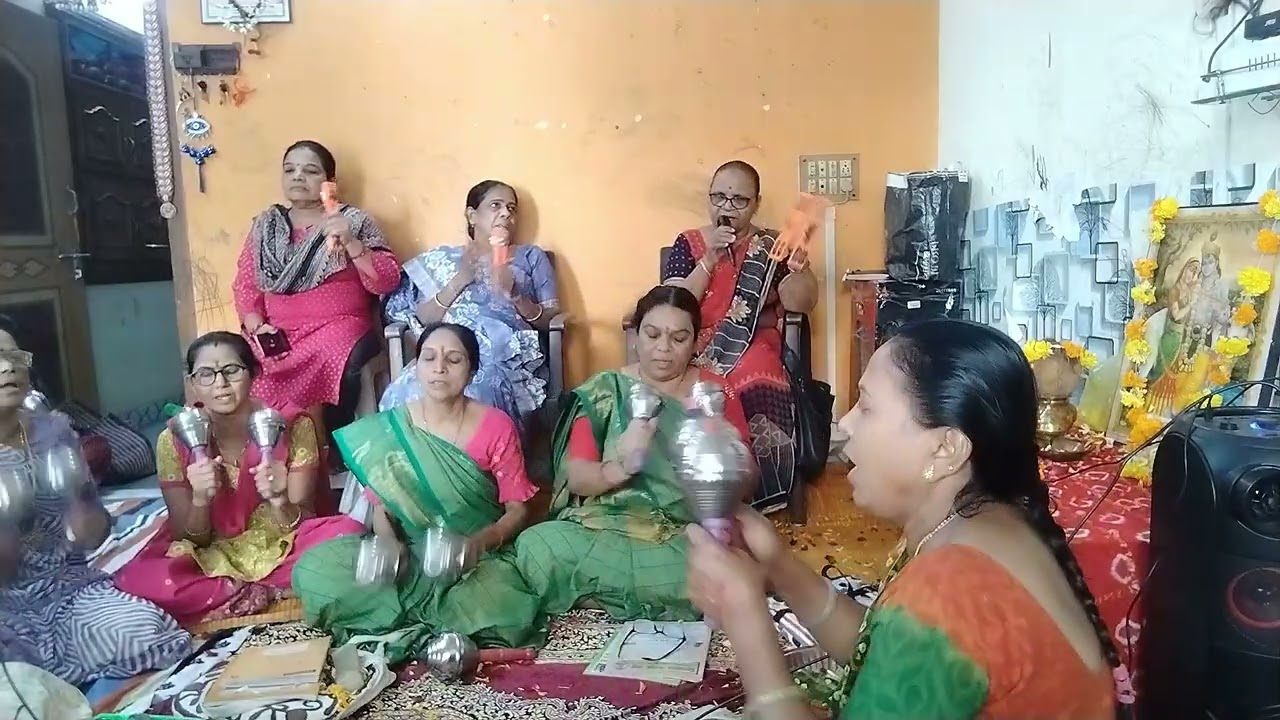 બધાજ દેવી દેવતાઓનું ભજન..ગુણલા ગોવિંદા ગવાય.... મારા ઘરે આવે છે ભગવાન.. ઉષાબેન પરમાર