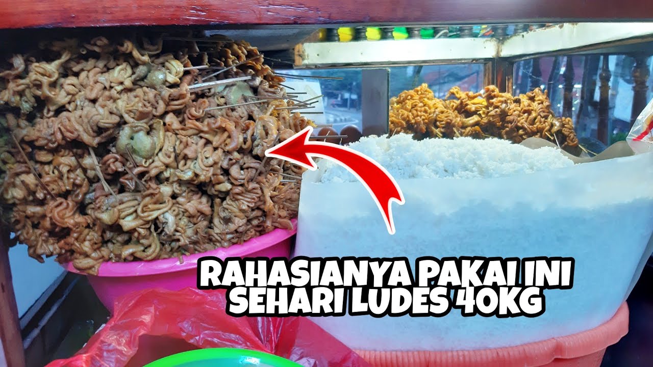 APA ?? NASI GORENG PAKAI USUS AYAM !! JUALAN PAKAI GEROBAK SUDAH 2 GENERASI - INDONESIAN STREET FOOD