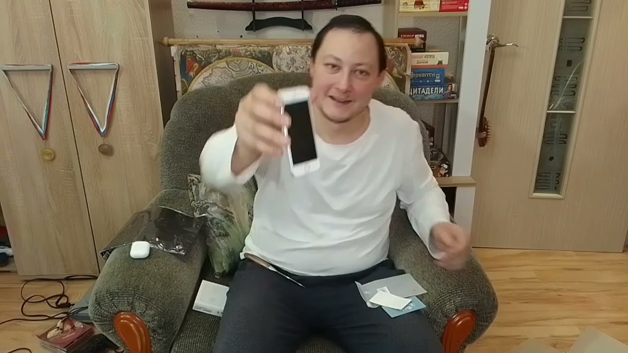 Мистери бокс. Достал айфон!!! Поддержите лайком за старания!