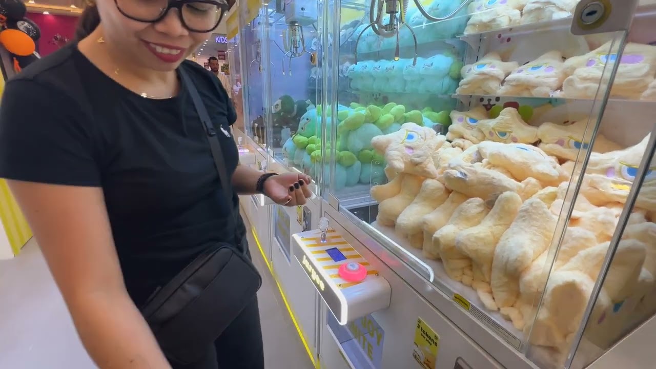 Abu Dhabi Deerfields Mall - Jargee Claw Machine