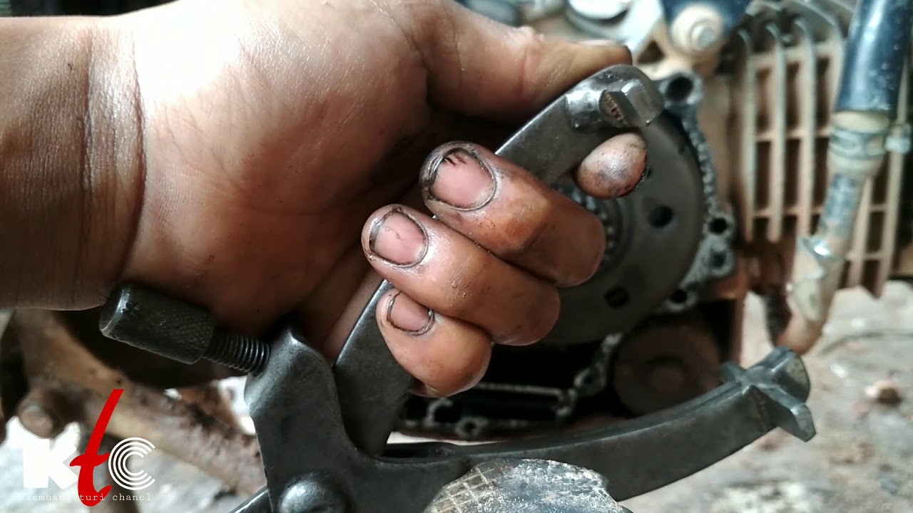 Modifikasi treker pully matic buat penahan rumah kopling...