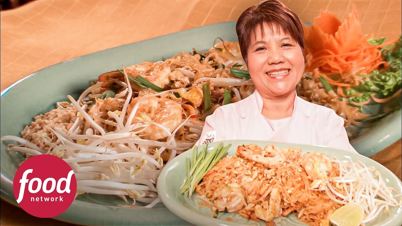 Nongkran Daks comparte receta de Pad Thai | Cara a Cara con Bobby Flay | Food Network Latinoamérica