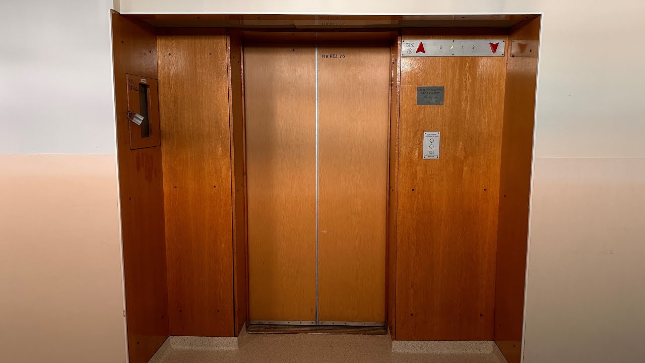 Lift tour! Stare windy w Centrum Zdrowia Dziecka, 5x ZREMB zasuwany oraz ZREMB towarowy.