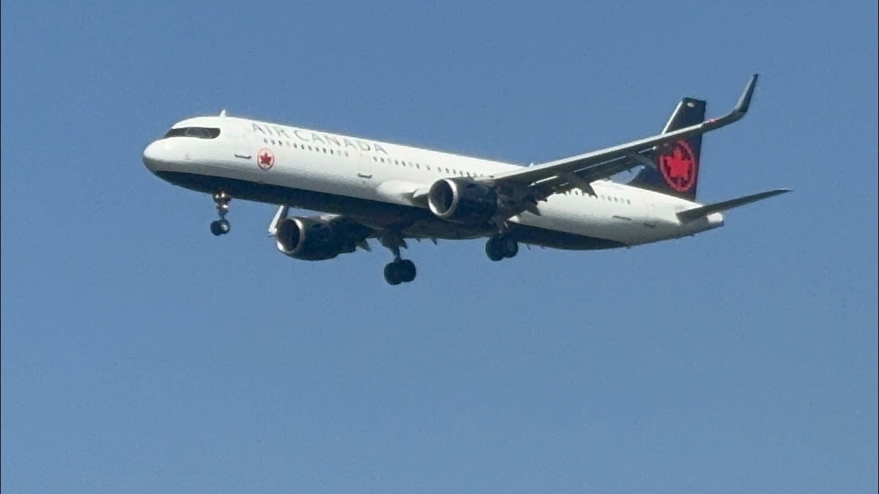 Air Canada Airbus A321-211 Landing at St. John's International Airport (YYT/CYYT)