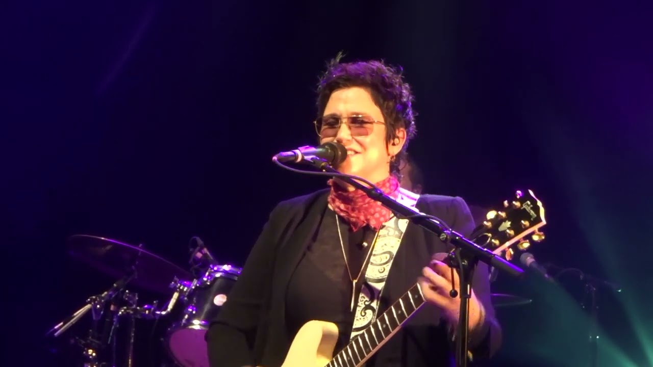 The Revolution - Raspberry Beret (Live) Paris, La Cigale