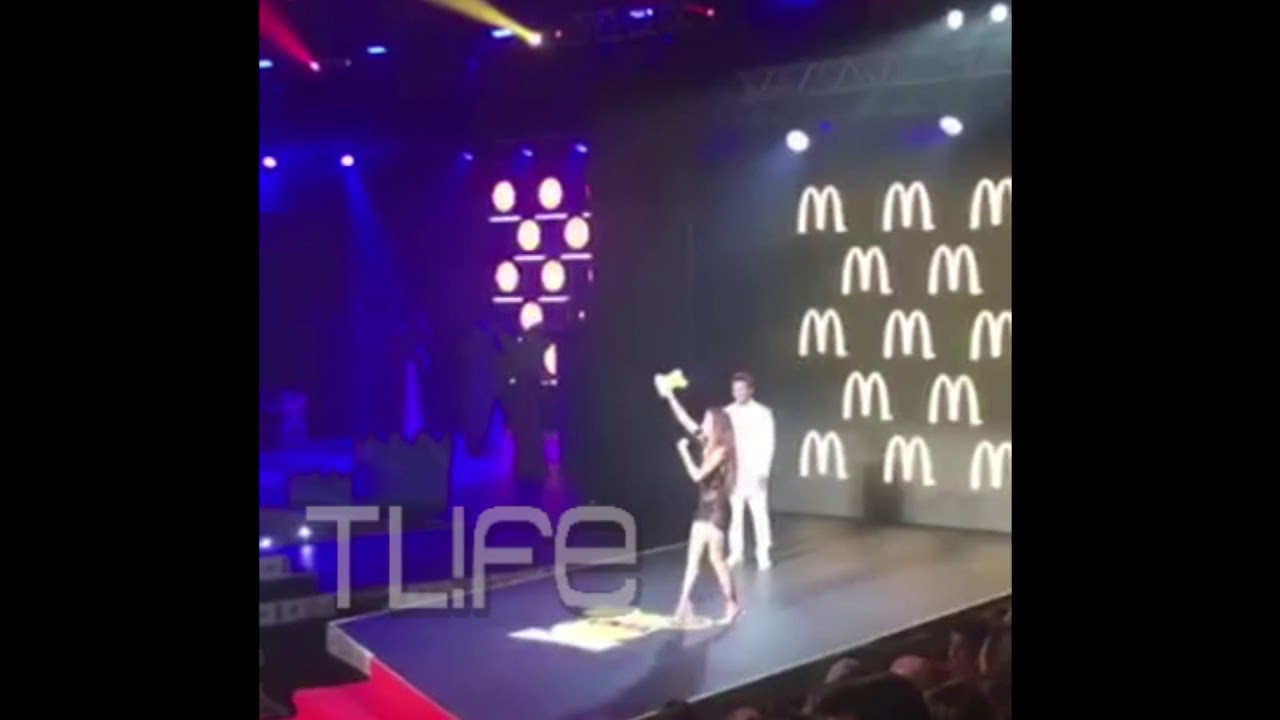 &Epsilon;&lambda;έ&nu;&eta; &Phi;&omicron;&upsilon;&rho;έ&iota;&rho;&alpha;: &Mu;ά&gamma;&epsilon;&psi;&epsilon; &tau;&eta; &sigma;&kappa;&eta;&nu;ή &tau;&omega;&nu; Mad Video Music Awards 2018