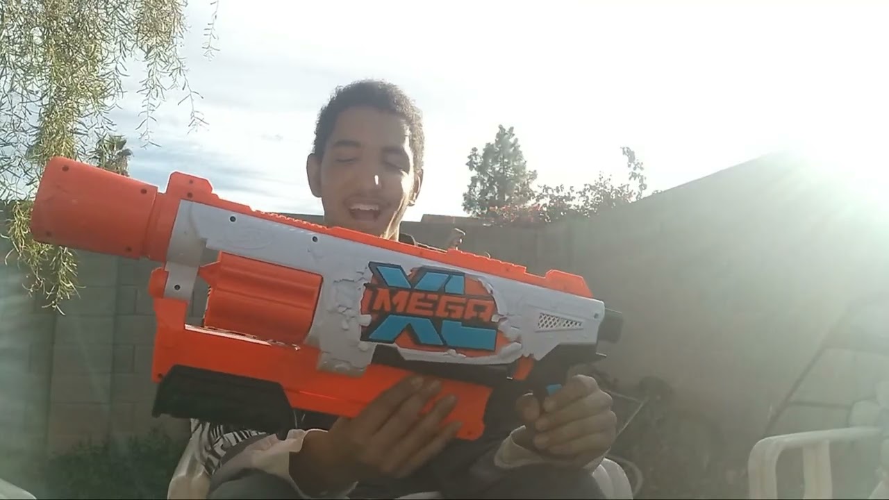 Nerf Mega XL Boomdozer Review - Bigger? 