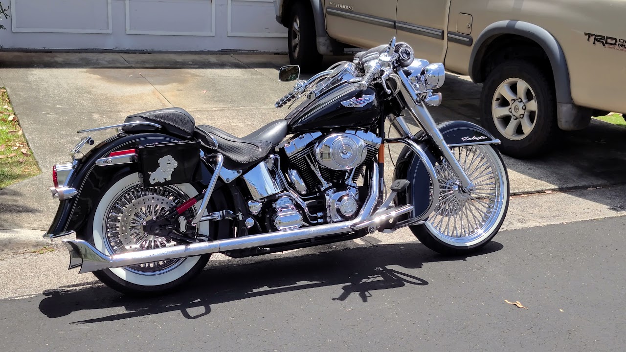 Harley Davidson Softail Deluxe - Cholo style