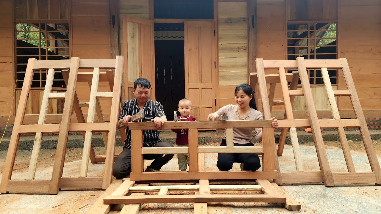 Steps for installing window frames on a newly built wooden house - Lý Thị An
