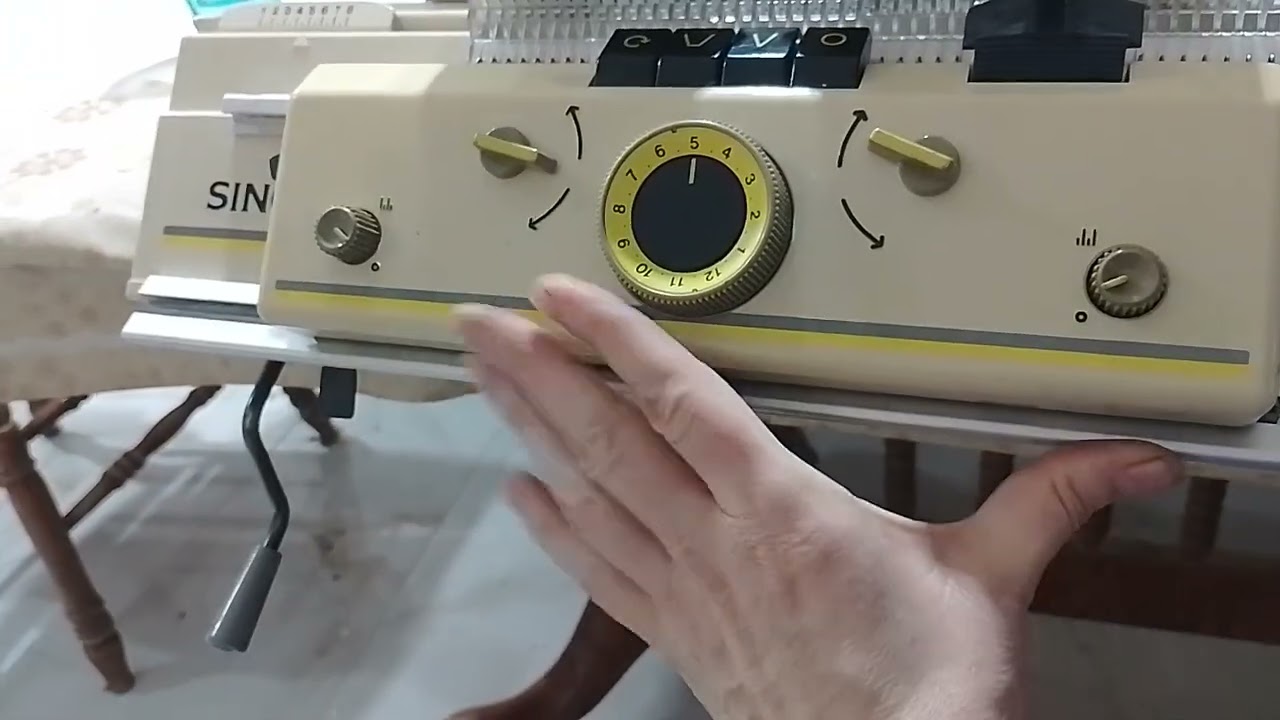 Вязальная машина Зингер (Singer)  механическая. Продаю.