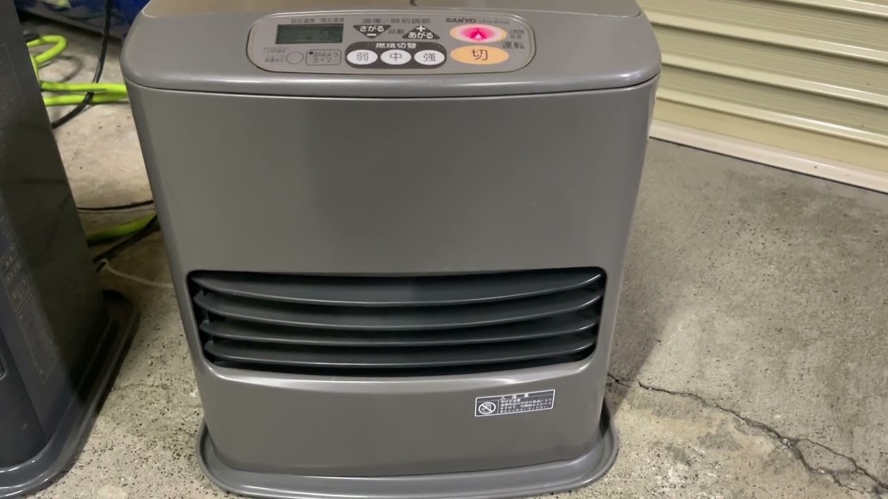 サンヨーの石油ファンヒーター CFH-E30A 点火の様子
