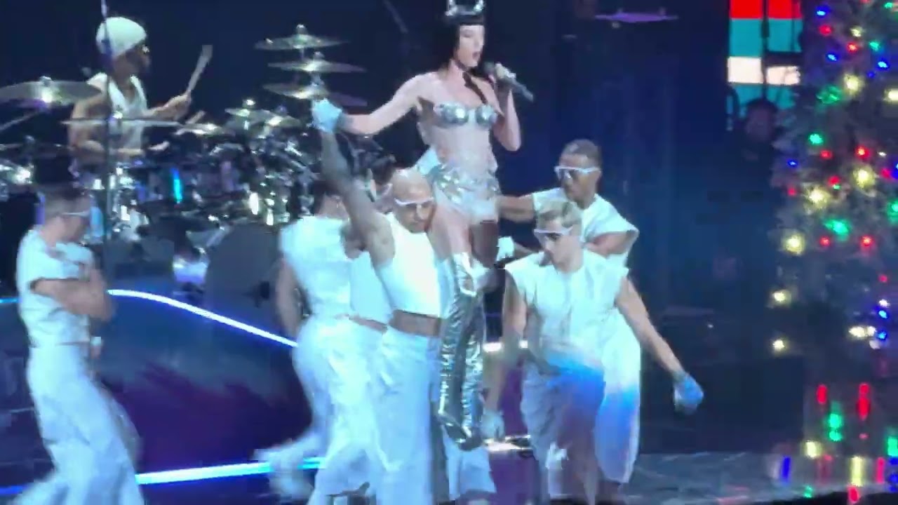 Woman's World - Katy Perry [iHeartRadio Jingle Ball Concert 2024 - MSG, New York]
