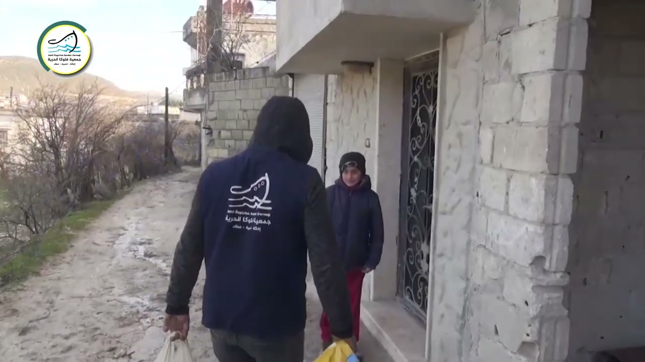 #فلوكا_الحرية - #الداخل_السوري -توزيع السلل الإغاثية للأهالي المقيمة في قرية #الزعينية بـ جسر الشغور