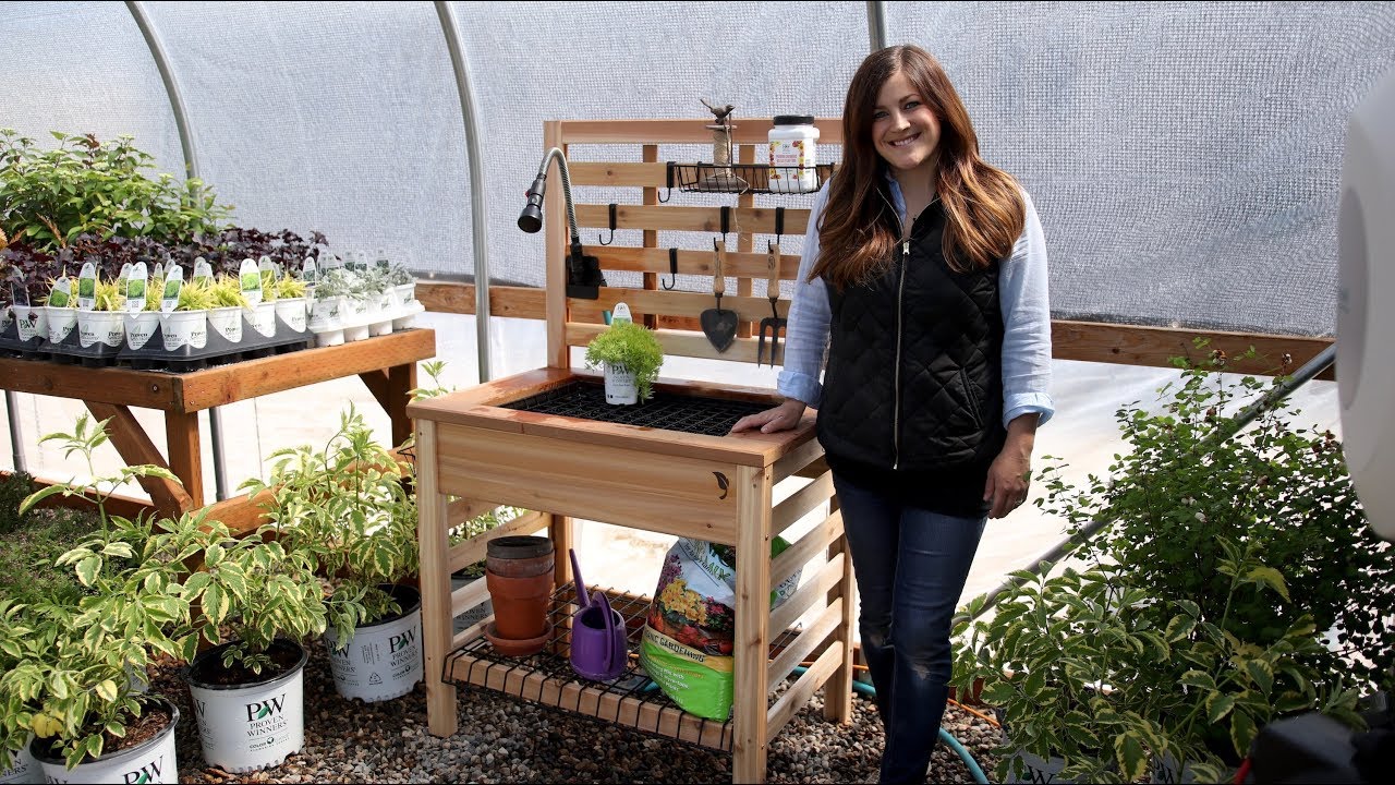 Putting Together a CedarLast Potting Bench 🙌👩‍🌾🌿 // Garden Answer