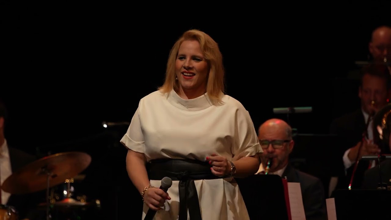 Budapest Jazz Orchestra Toth Vera - Besame mucho