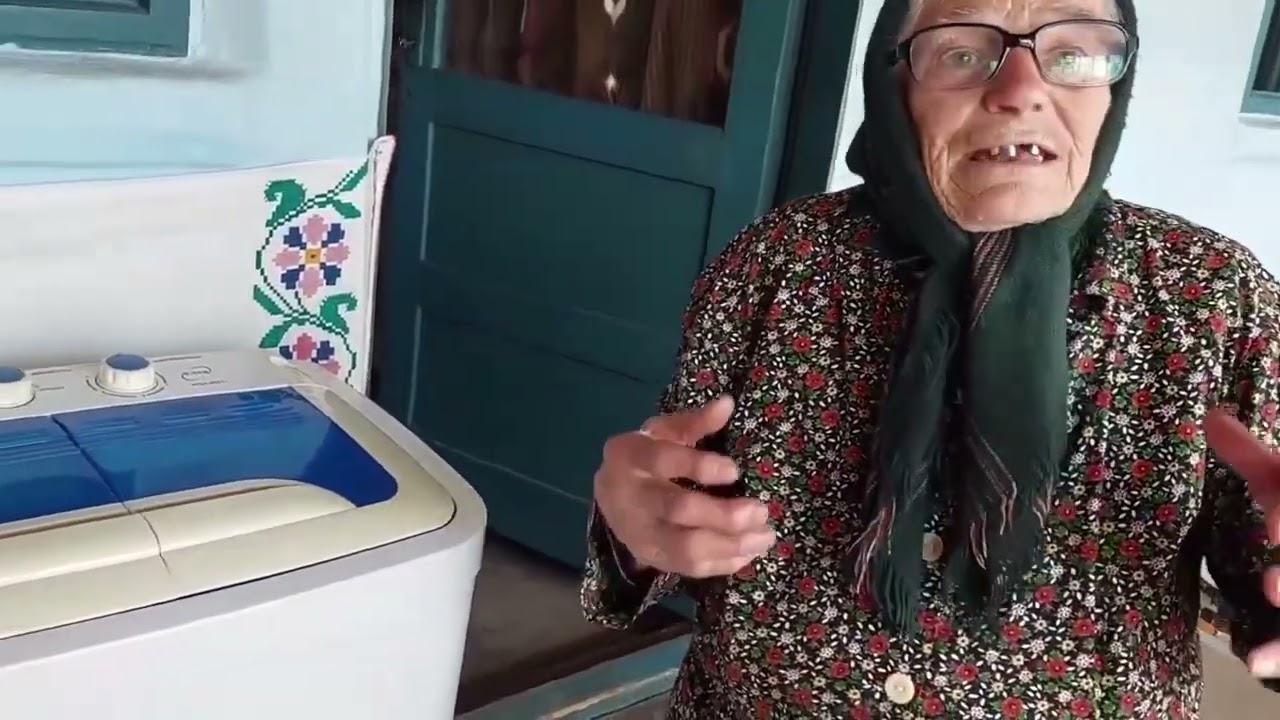 Bunica are mașina de spălat semiautomata VORTEX de la Altex.