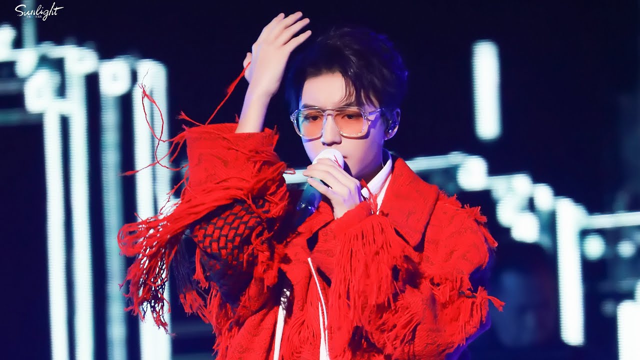 【TFBOYS 王俊凱】王俊凱2019無邊界演唱會 红色大衣亮相演唱開場曲《冷暖》繼十八歲生日會後再次演繹，更成熟更動人【Karry Wang Junkai】