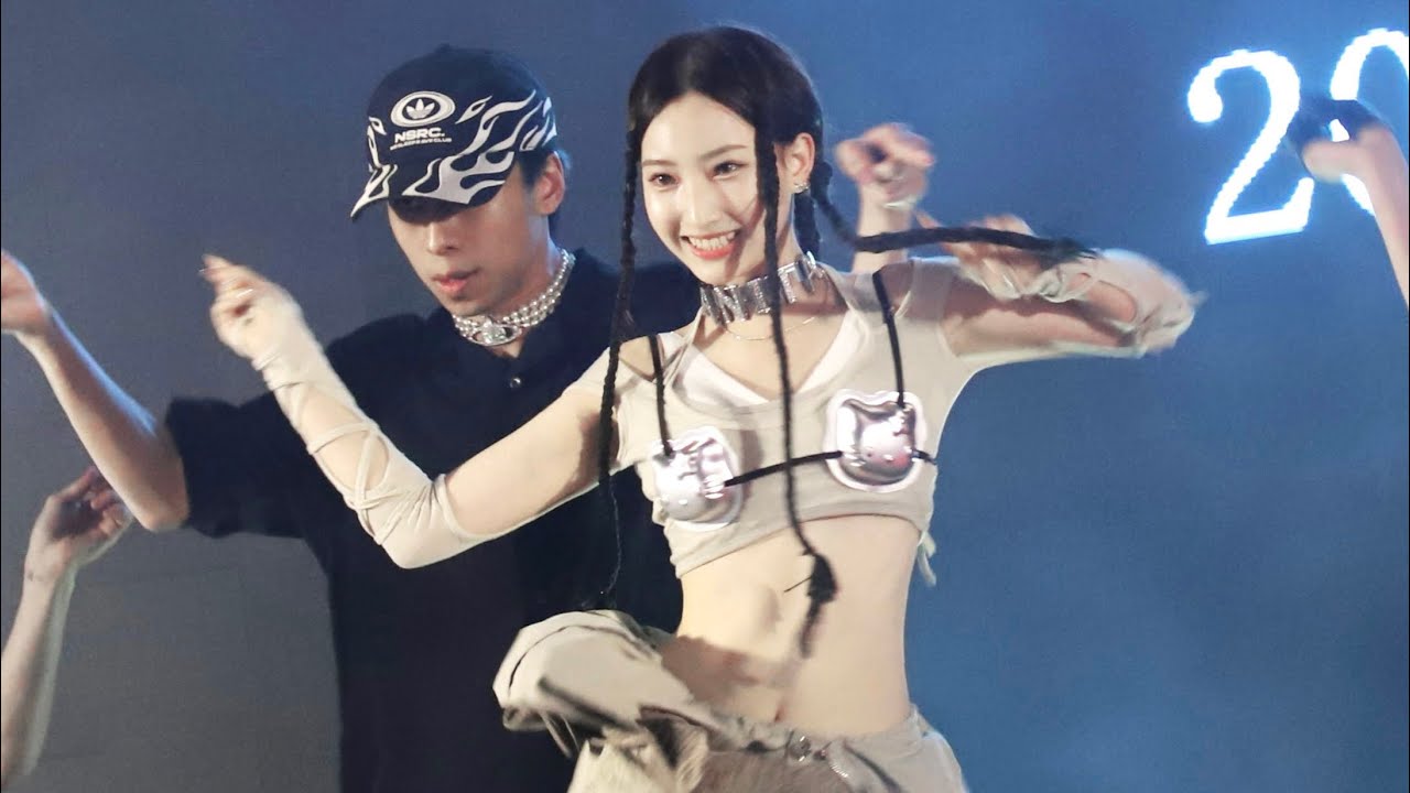 Like JENNIE FanCam (cover by Anita) @jennierubyjane