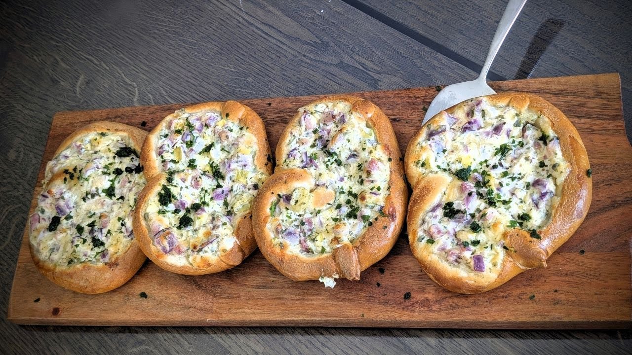 Flammkuchen Brezel/ Oktoberfest/ Bayern Rezepte/  Bacon Füllung