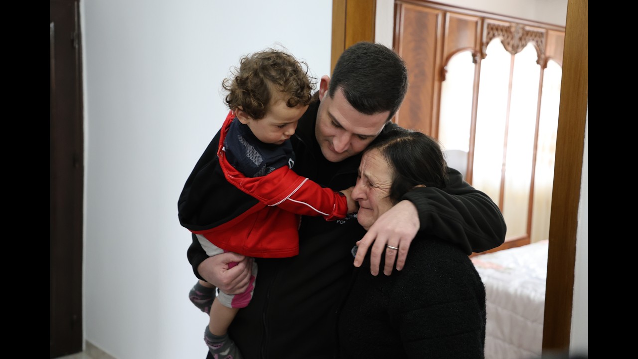 Momentet që tronditën Arbër Hajdarin në Bulqizë – një histori që të thyen zemrën