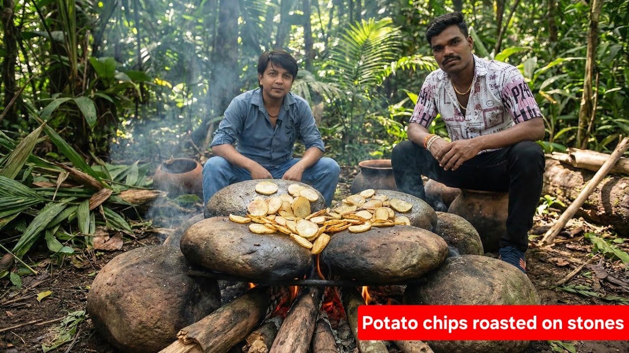 Roasting Potato On Hot Stone jungle Cooking | पत्थर पे केसे खाना बनाया | Campfire Potatoes Outdoor 