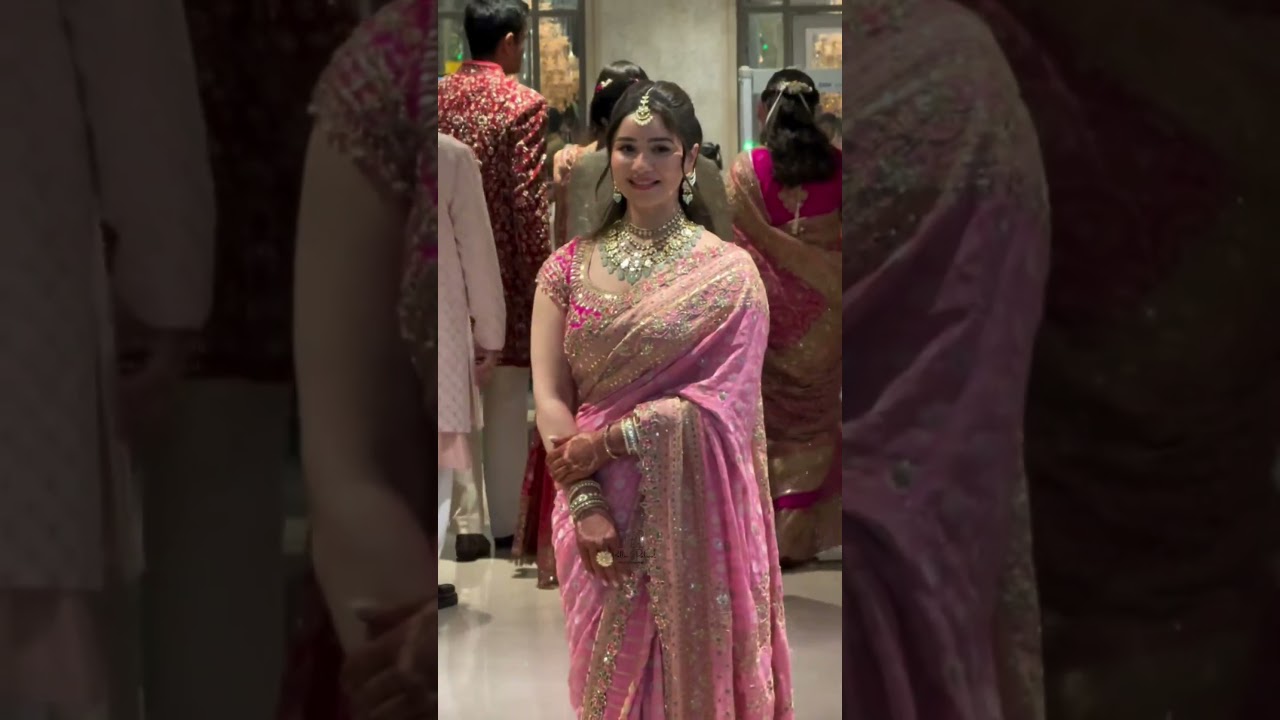 Sara Tendulkar seeing 👀 love ibrahim ali khan shorts 4k 🙌❤️