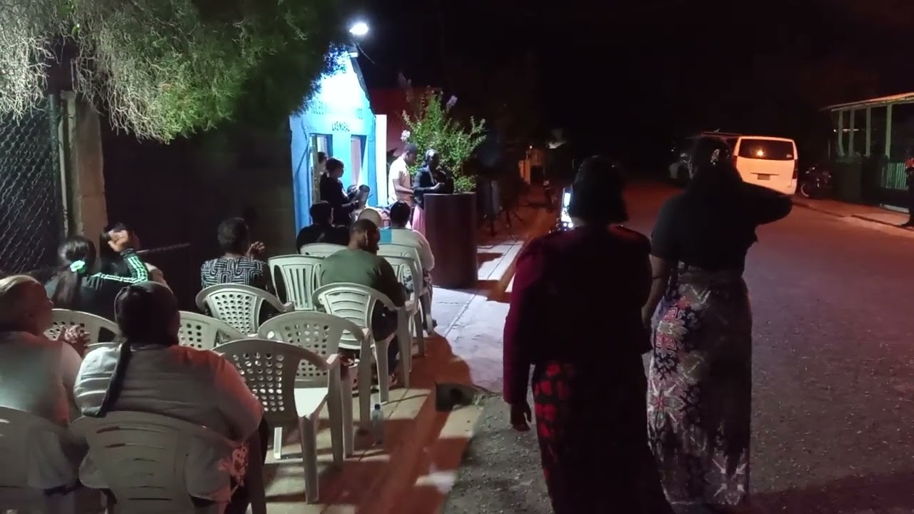 Amigos Ben a Cristo que con amor te llama 