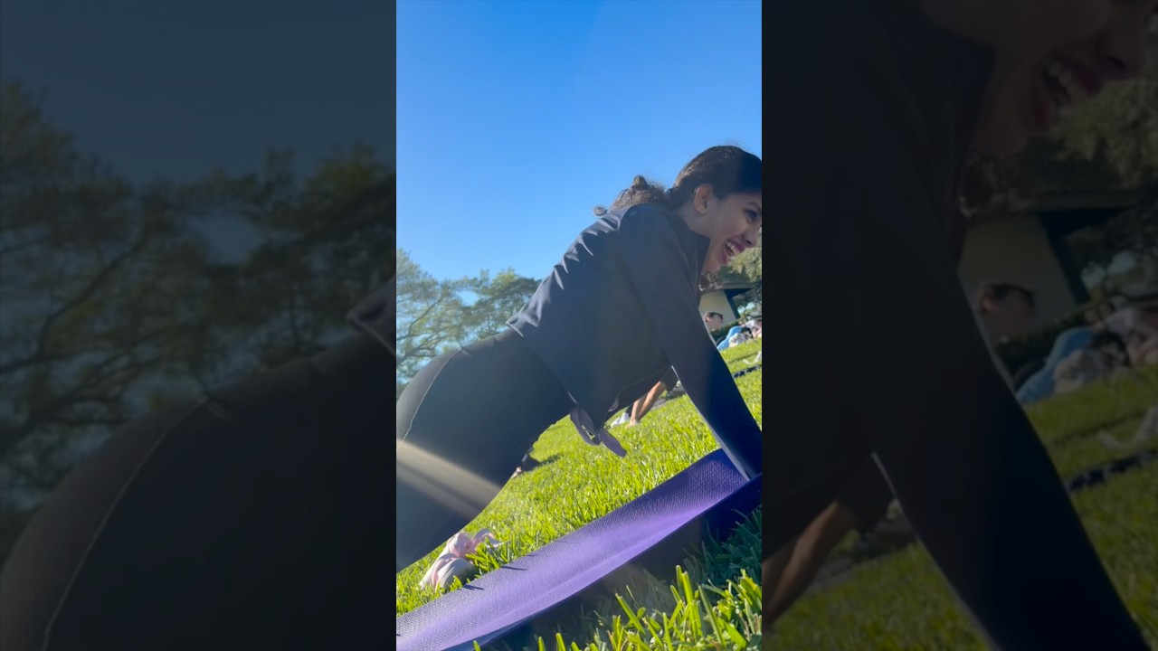 Пилатес на коврике в парке с бабушкой 🧘🏽‍♀️☺️💛