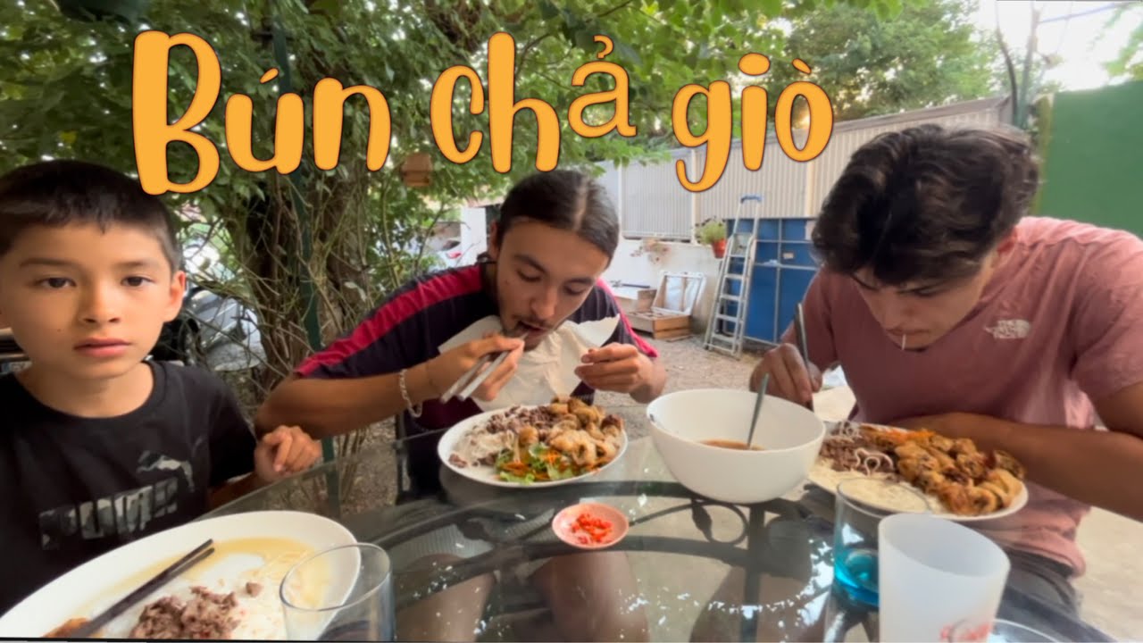 Muốn bể bụng với món bún chả giò