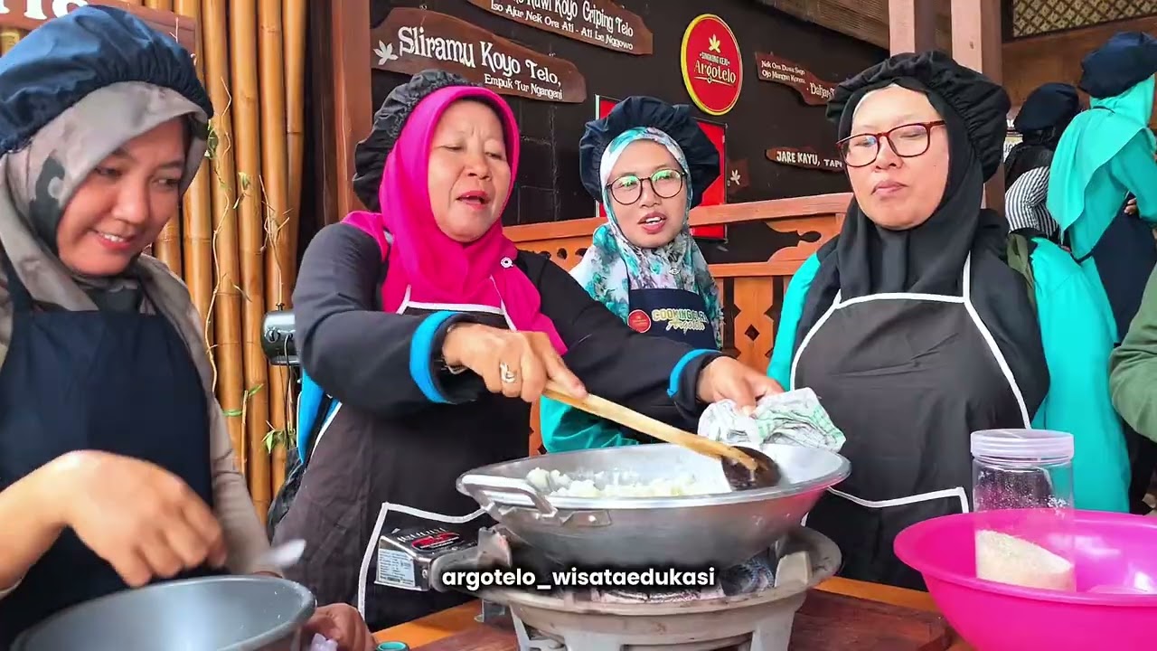 MGMP PAI KAB DEMAK BELAJAR PENGOLAHAN SINGKONG DAN MENARI CAPING DI WISATA EDUKASI ARGOTELO SALATIGA