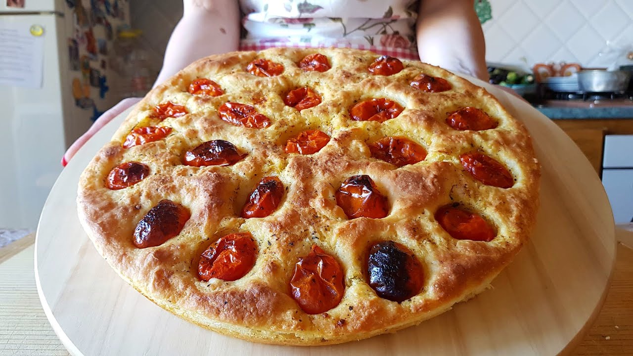 MORBIDISSIMA FOCACCIA PUGLIESE 🍅| RICETTA FACILE E VELOCE