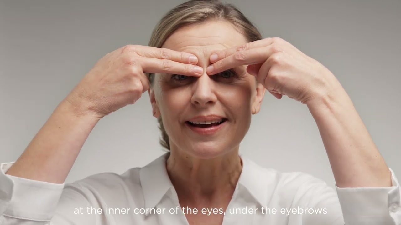 Clarins Total Eye Lift Application Technique with Marie Poulain