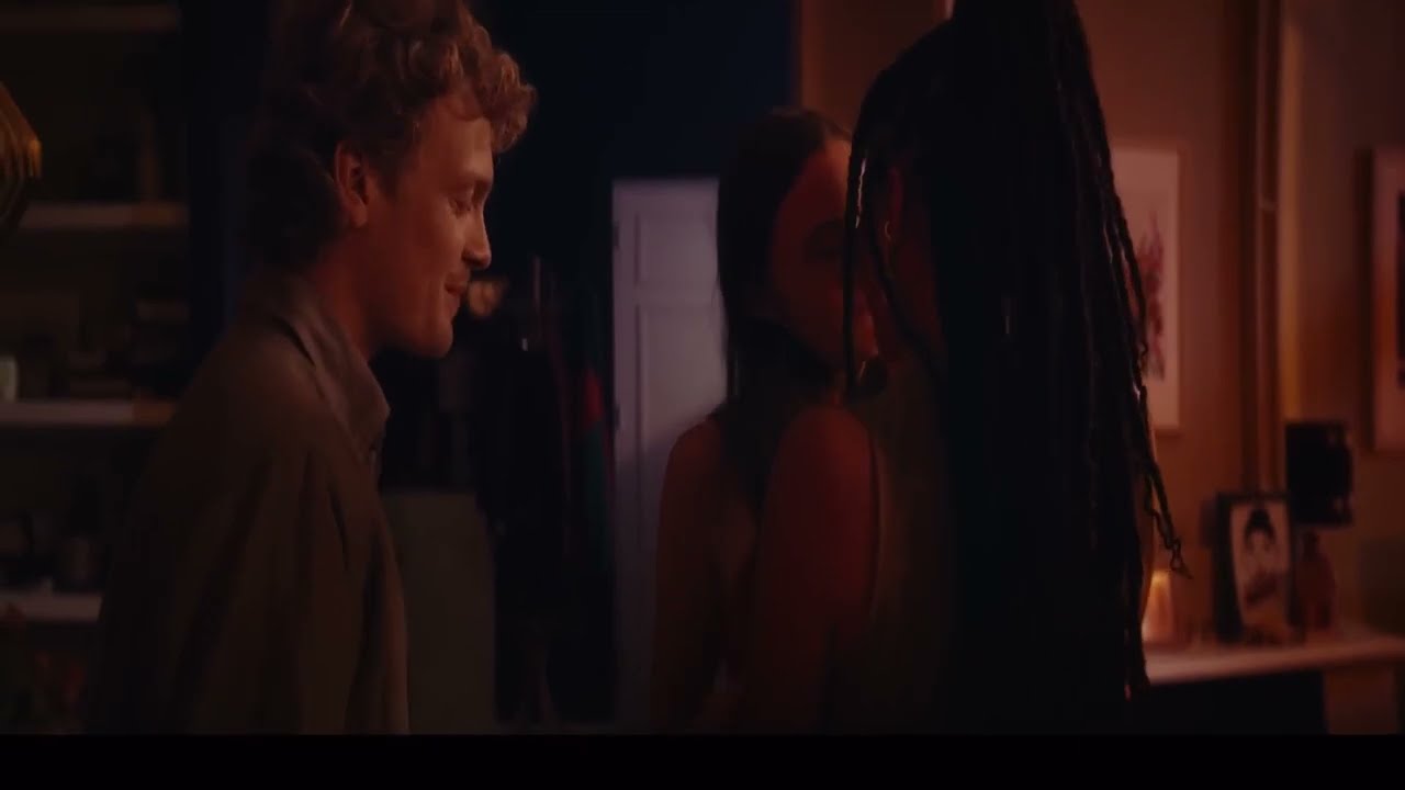Happy Ending / Hot Kissing Sex Scene (Mink, Luna and Eve)