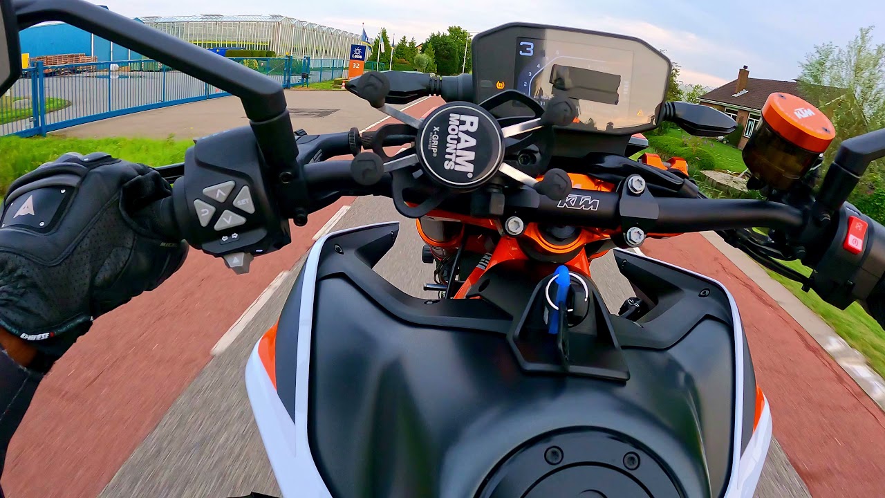 KTM Duke 890 R - Full Akrapovic System - Wheelies [4K]