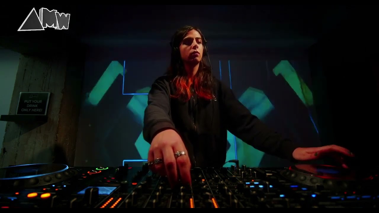 James Vallon invites mTrB (Raw/Hypnotic Techno Mix)