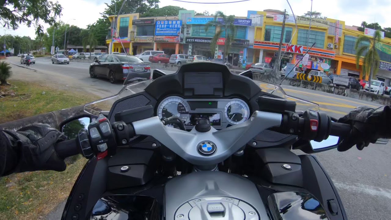 BMW R 1250 RT Luxury Cockpit, Best Radio Sound Quality, Smooth Engine, Best Handling.