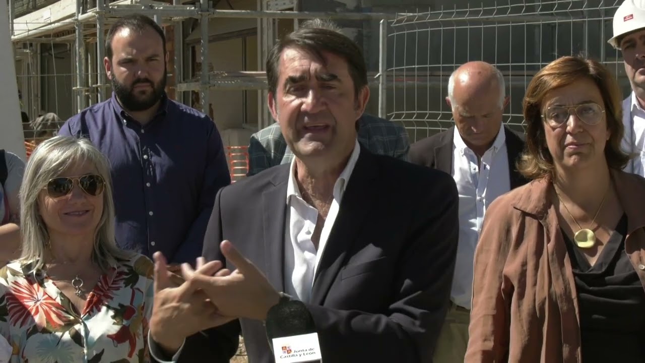 23082022 Suárez-Quiñones visita viviendas de protección pública en Aguilar de Campoo