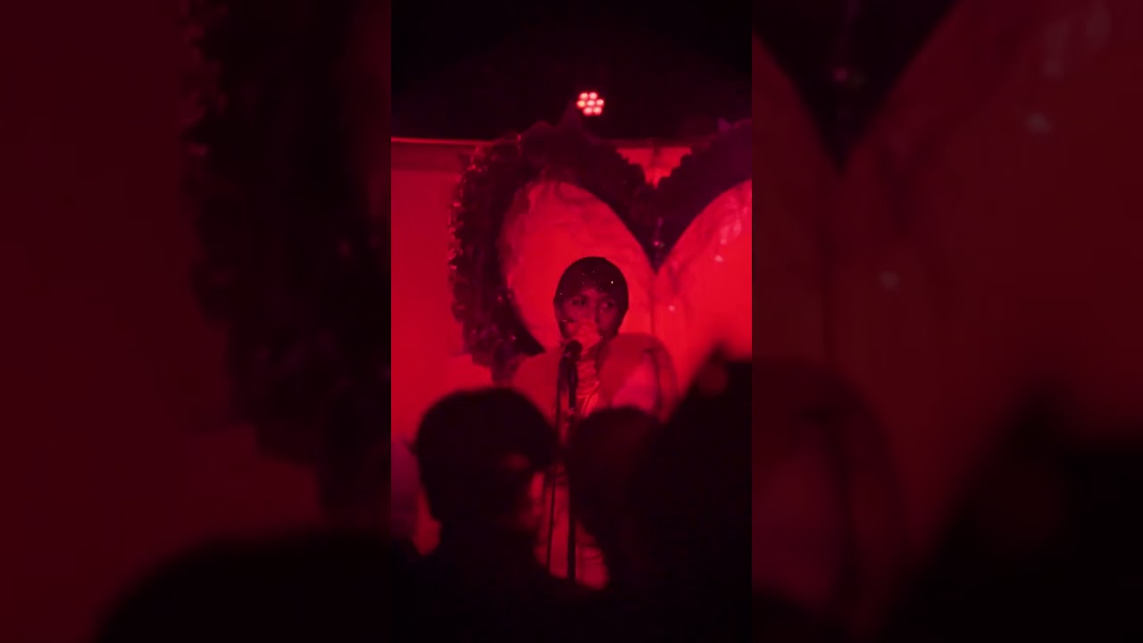 she's a slice of heaven, yeah those lips are blessing... 🫦🙏🏼 #BDEat Madame Lou's, Seattle, WA 🖤